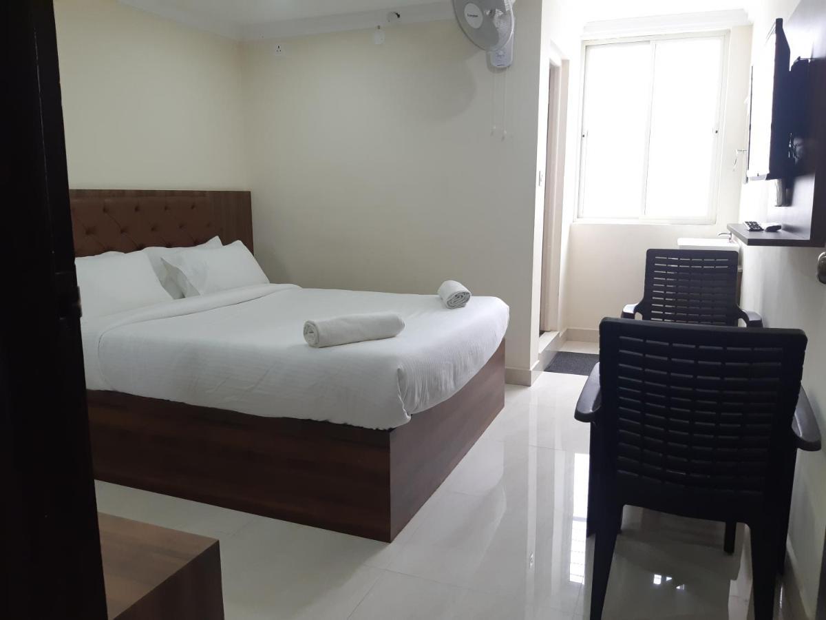 Cnr Residency Hotel Madanapalle Exterior photo