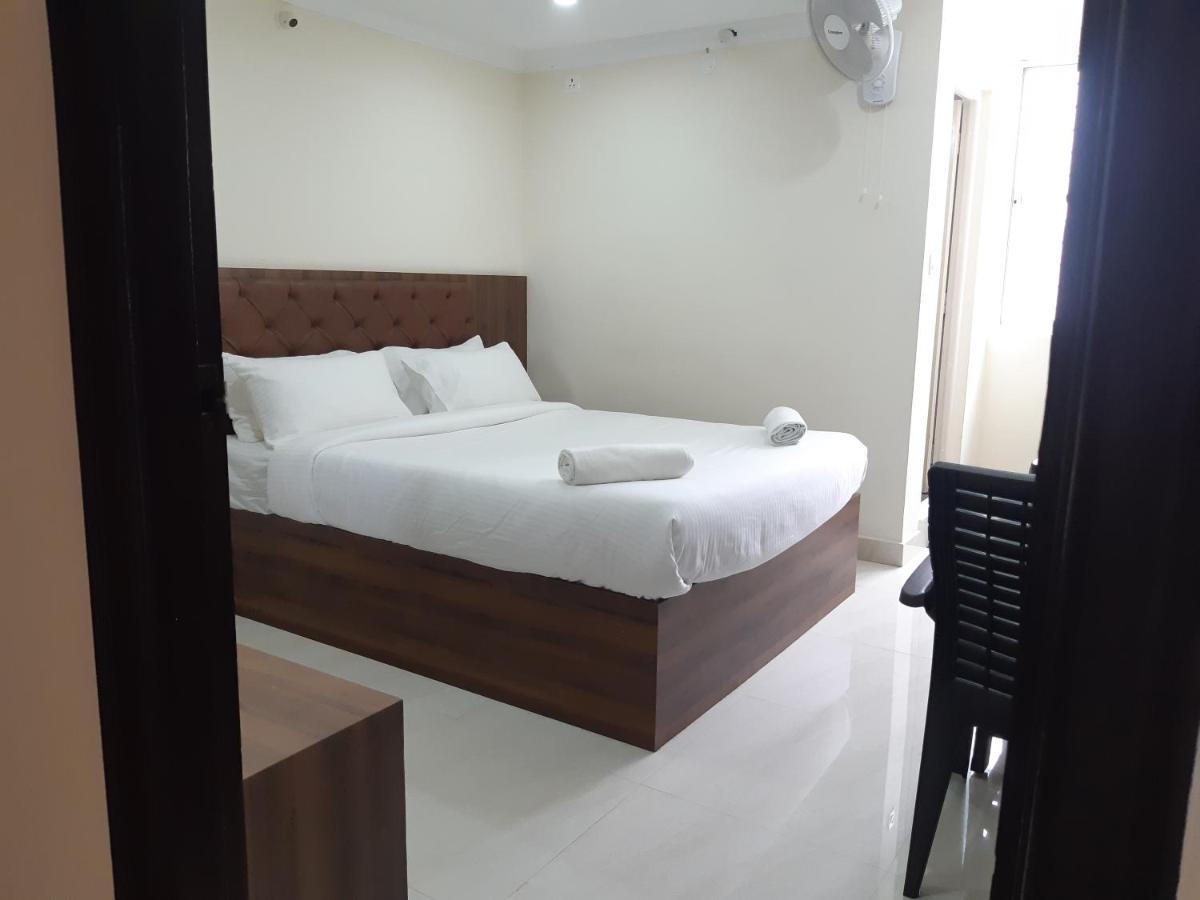 Cnr Residency Hotel Madanapalle Exterior photo