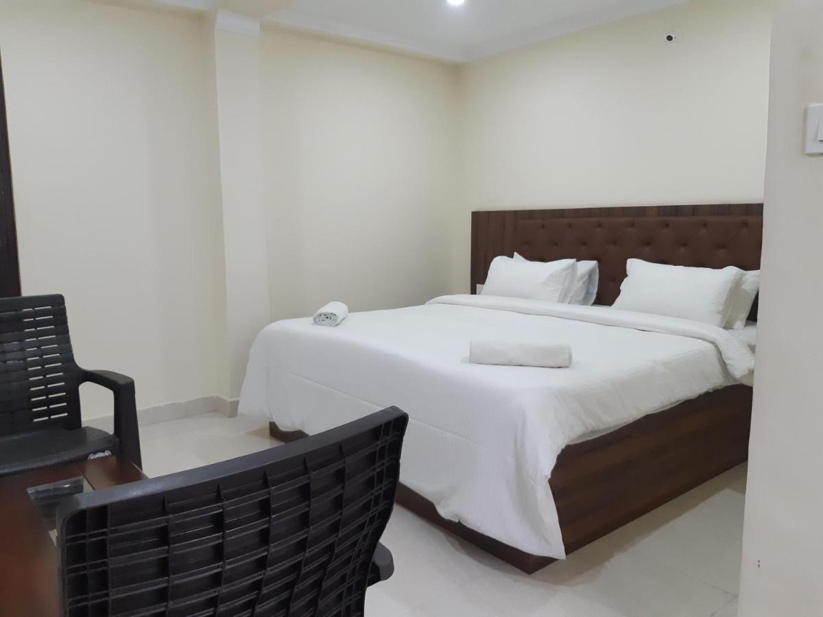 Cnr Residency Hotel Madanapalle Exterior photo